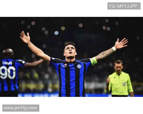 马丁内斯的传奇旅程：从足球小将到世界级明星的成长故事